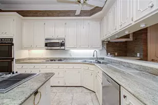 9712 Longmont Dr, Houston, TX 77063 - Photo 10