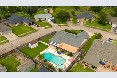 1302 Canyon Springs Drive, La Porte, TX 77571 - Photo 2