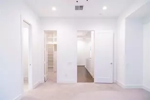 5869 E Post Oak Ln, Houston, TX 77055 - Photo 24