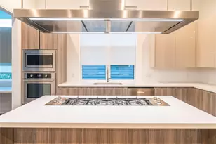 5869 E Post Oak Ln, Houston, TX 77055 - Photo 12