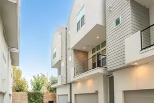 5869 E Post Oak Ln, Houston, TX 77055 - Photo 1