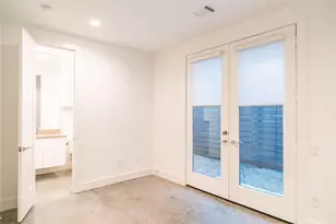 5869 E Post Oak Ln, Houston, TX 77055 - Photo 8