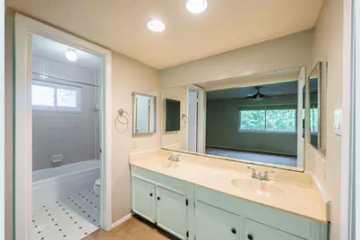 10422 Gulfstream Lane, Sugar Land, TX 77498 - Photo 32