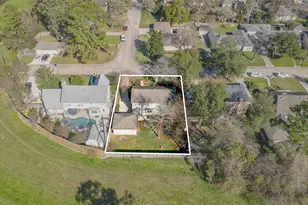 723 Shadow Brook Dr, Spring, TX 77380 - Photo 38