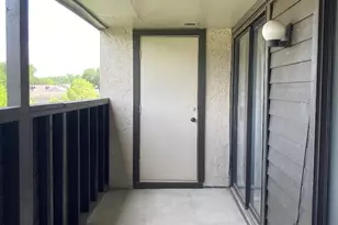 3075 Walnut Bend Ln, Houston, TX 77042 - Photo 6