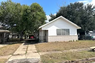 316 E Post Office St, Eagle Lake, TX 77434 - Photo 2
