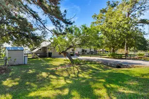 5101 W Zephyr Dr, Alvin, TX 77511 - Photo 34