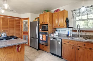 5101 W Zephyr Dr, Alvin, TX 77511 - Photo 8