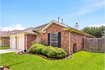 8226 Mandalay Bay Drive, Baytown, TX 77523 - Photo 2