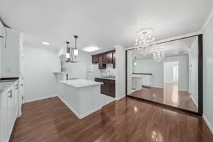 10211 Sugar Branch Dr, Houston, TX 77036 - Photo 10