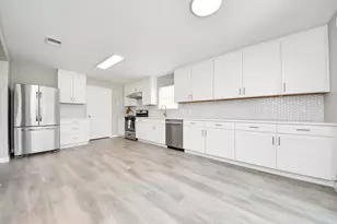 9506 Lasbury Dr, Houston, TX 77083 - Photo 14