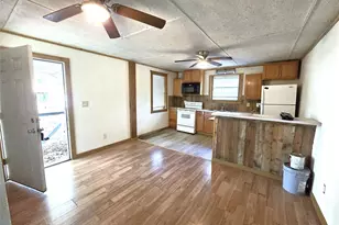 110B S Beatty Ave, Livingston, TX 77351 - Photo 6