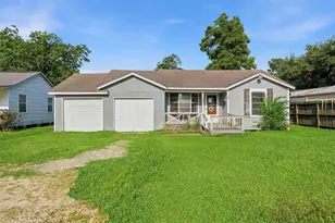 509 W Oak St, Highlands, TX 77562 - Photo 1