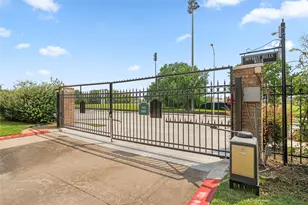 3210 W Park At Beverly Hills, Houston, TX 77057 - Photo 4