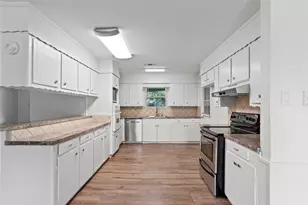 1717 Jones St, Alvin, TX 77511 - Photo 8