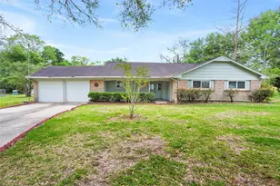 1717 Jones St, Alvin, TX 77511 - Photo 2