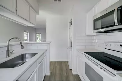 7575 Cambridge Street #2101, Houston, TX 77054 - Photo 10