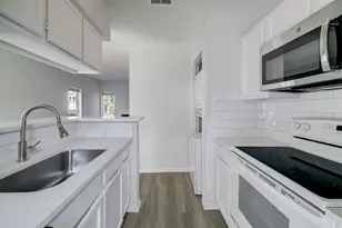 7575 Cambridge St, Houston, TX 77054 - Photo 10