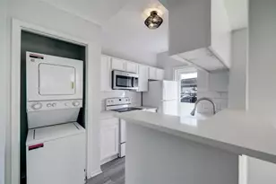 7575 Cambridge St, Houston, TX 77054 - Photo 8