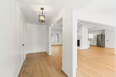 10118 Chevy Chase Drive, Houston, TX 77042 - Photo 6