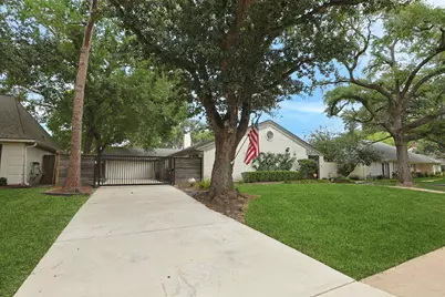 10118 Chevy Chase Drive, Houston, TX 77042 - Photo 2