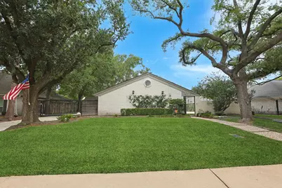 10118 Chevy Chase Drive, Houston, TX 77042 - Photo 4