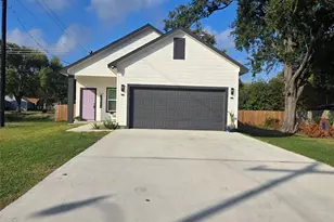 2118 2nd Ave N, Texas City, TX 77590 - Photo 2