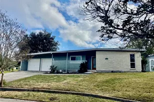 2211 Bonita Way, Baytown, TX 77520 - Photo 2