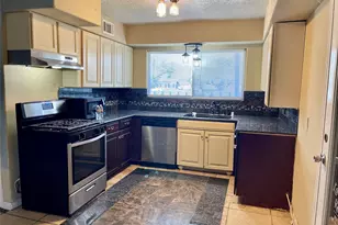 2211 Bonita Way, Baytown, TX 77520 - Photo 8