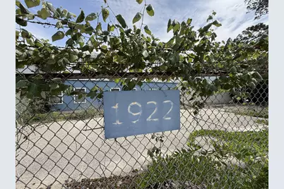1922 W Main Street, Baytown, TX 77520 - Photo 4