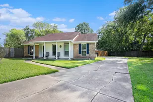 226 Pecan Dr, League City, TX 77573 - Photo 1