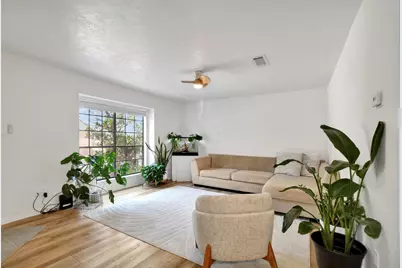2401 Sycamore Avenue #D9, Huntsville, TX 77340 - Photo 6