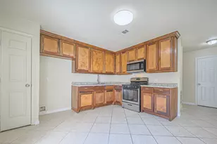 8735 Valley Flag Dr, Houston, TX 77078 - Photo 14