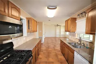 5504 Valerie St, Houston, TX 77081 - Photo 6