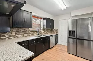 2719 Field Line Dr, Sugar Land, TX 77479 - Photo 10