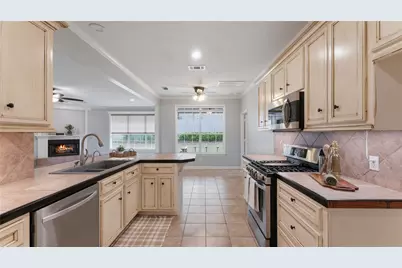 1912 Rollingwood Drive, Huntsville, TX 77340 - Photo 6