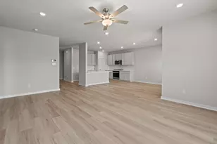 2425 E Heritage Dr, Dayton, TX 77535 - Photo 8