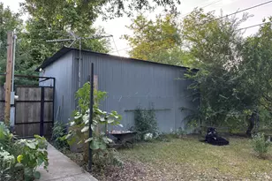902 Ferol Ln, Highlands, TX 77562 - Photo 4