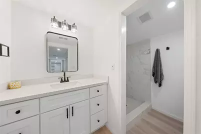 4356 #B Phlox Street, Houston, TX 77051 - Photo 16