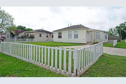 1231 W 7th Street, Freeport, TX 77541 - Photo 4