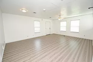 1231 W 7th St, Freeport, TX 77541 - Photo 4