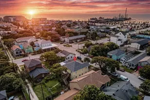 2710 Ave P 1/2, Galveston, TX 77550 - Photo 4