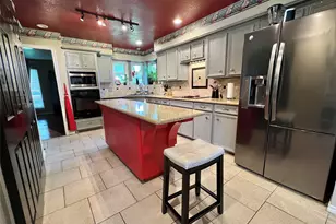 51 S Trillium Ct, Lake Jackson, TX 77566 - Photo 30