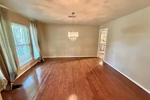 51 S Trillium Ct, Lake Jackson, TX 77566 - Photo 6