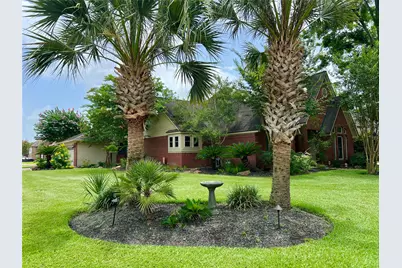51 S Trillium Court, Lake Jackson, TX 77566 - Photo 2