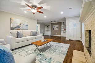 9813 Pine Lake Dr Dr, Houston, TX 77055 - Photo 4