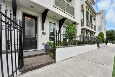 210 E 28th Street, Houston, TX 77008 - Photo 2