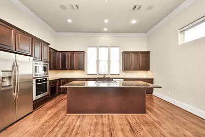 210 E 28th Street, Houston, TX 77008 - Photo 4