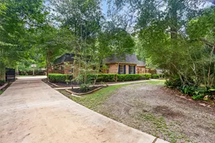 1216 Oak Hollow Dr, Dickinson, TX 77539 - Photo 2
