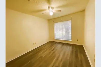 107 S Village Knoll Circle, The Woodlands, TX 77381 - Photo 12